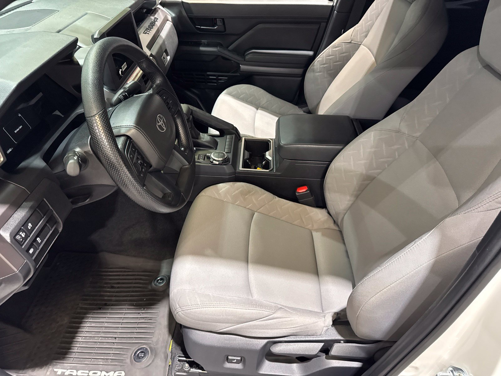 Used 2025 Toyota Tacoma SR5 AWD/4WD image 18