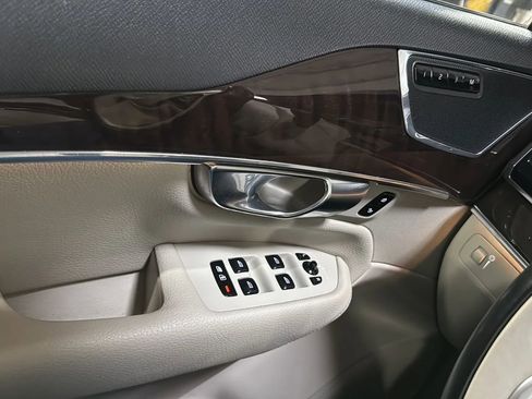 Used 2018 Volvo XC90 T6 Momentum w/ Momentum Plus Package image 21