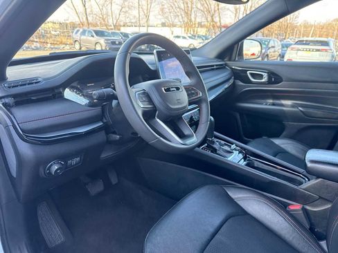 Used 2024 Jeep Compass Trailhawk image 10