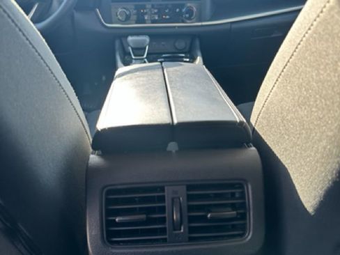 Used 2023 Nissan Rogue S image 12
