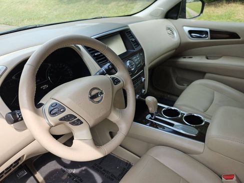 Used 2015 Nissan Pathfinder SL w/ SL Premium Package FWD image 10