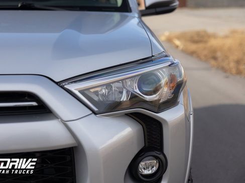 Used 2022 Toyota 4Runner SR5 Premium image 6