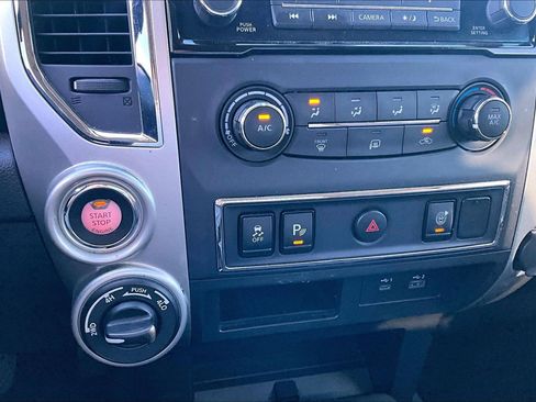 Used 2021 Nissan Titan SV image 15