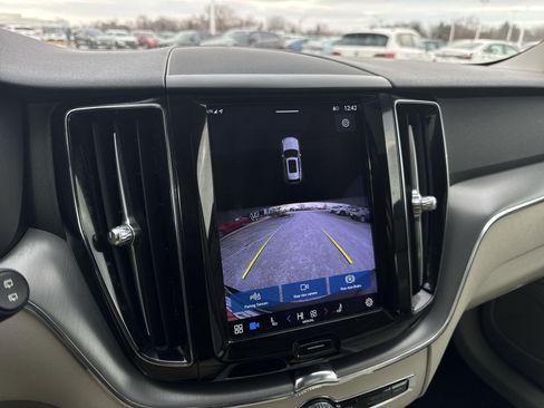 Used 2023 Volvo XC60 B5 Core image 15