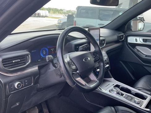 Used 2020 Ford Explorer Platinum w/ Premium Technology Package AWD/4WD image 8