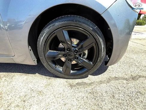 Used 2015 Hyundai Veloster FWD image 18
