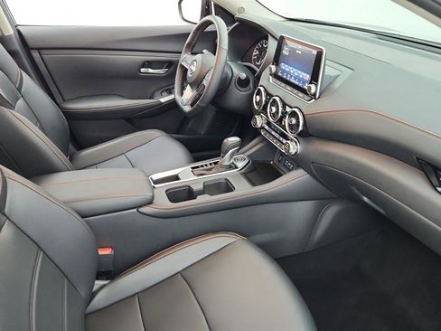 Used 2025 Nissan Sentra SR w/ SR Premium Package FWD image 34