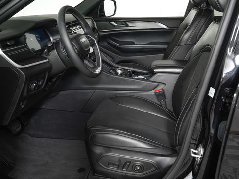Used 2023 Jeep Grand Cherokee L Laredo AWD/4WD image 15