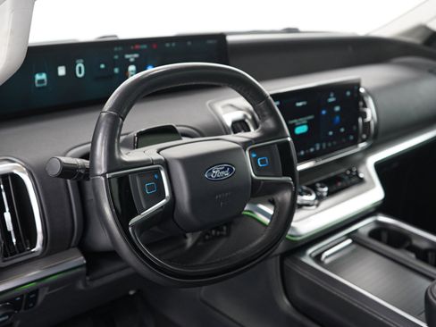 Used 2025 Ford Expedition Max Platinum AWD/4WD image 23