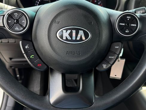 Used 2016 Kia Soul FWD image 19