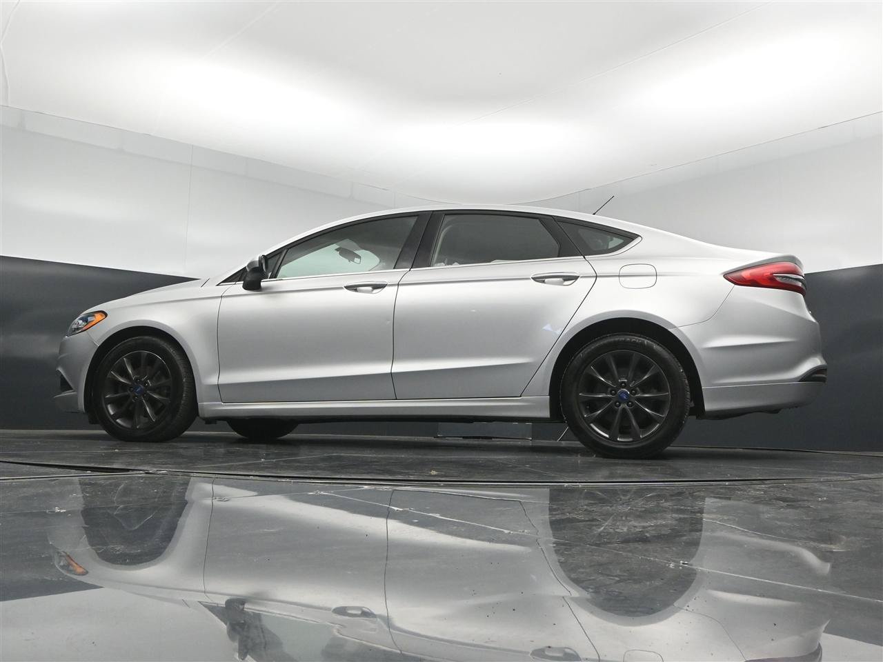 Used 2017 Ford Fusion SE w/ Fusion SE Technology Package FWD image 34