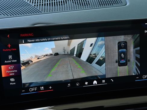 Certified 2024 BMW i5 eDrive40i w/ Premium Package image 16