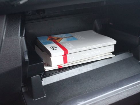 Used 2018 Toyota Tacoma TRD Off-Road image 38