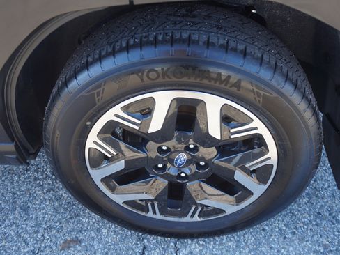 Used 2025 Subaru Forester Premium AWD/4WD image 9