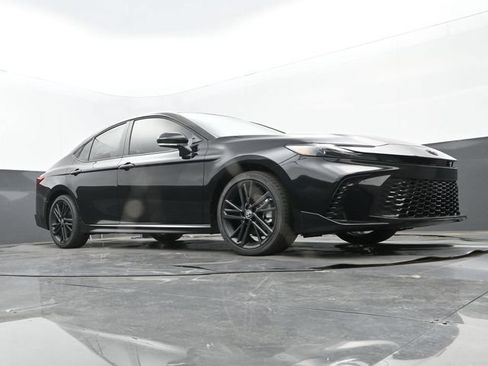 New 2026 Toyota Camry Hybrid FWD image 23