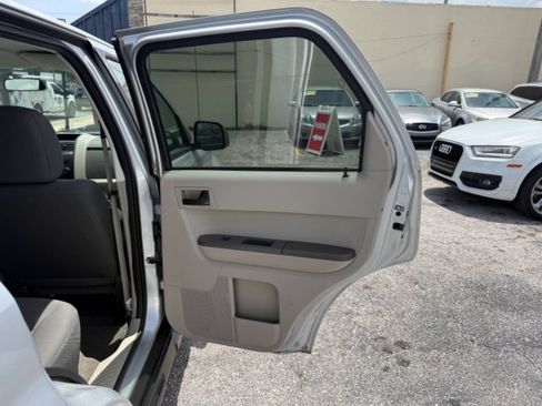 Used 2010 Ford Escape XLS AWD/4WD image 16
