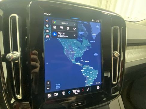 Used 2025 Volvo XC40 B5 Core image 19