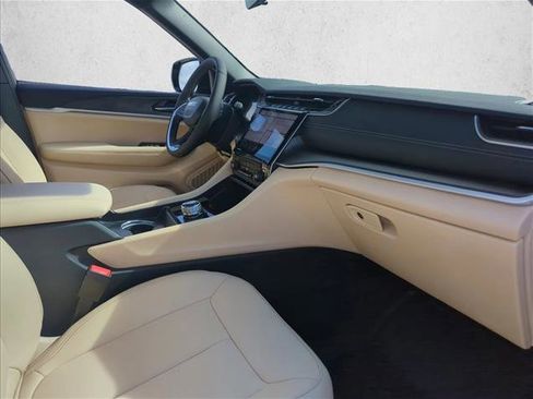 Used 2025 Jeep Grand Cherokee Limited image 20