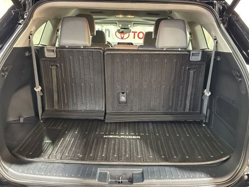Used 2022 Toyota Highlander XLE image 19
