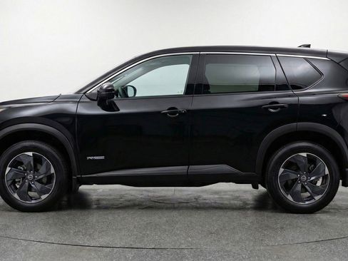 Used 2025 Nissan Rogue SV image 5