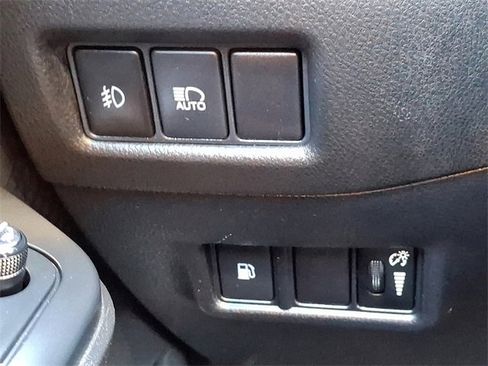 Used 2018 Toyota C-HR XLE image 25