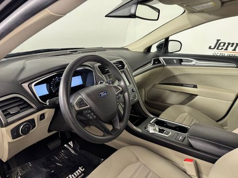 Used 2020 Ford Fusion SE w/ Fleet SE Value Package FWD image 14