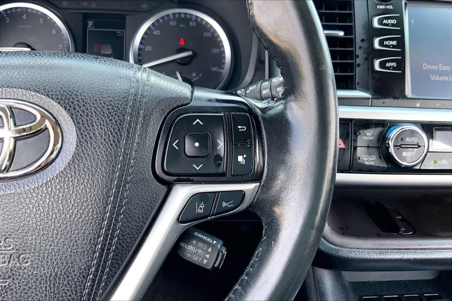 Used 2019 Toyota Highlander XLE AWD/4WD image 24