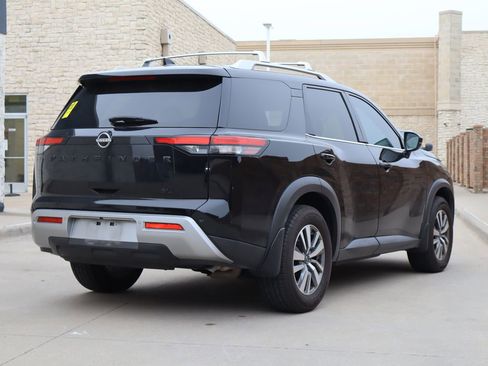 Used 2023 Nissan Pathfinder SL w/ Black Appearance Package FWD image 3