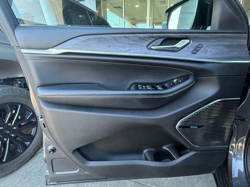 Used 2022 Jeep Grand Cherokee L Overland image 13