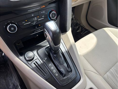 Used 2016 Ford Focus SE FWD image 26