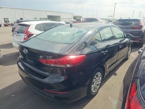 Used 2017 Hyundai Elantra SE FWD image 4