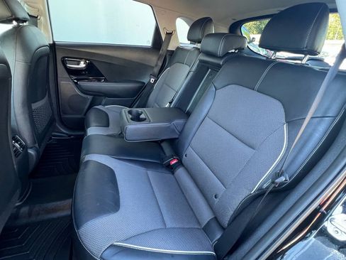 Used 2019 Kia Niro EX w/ Cold Weather Package 2.0 FWD image 13