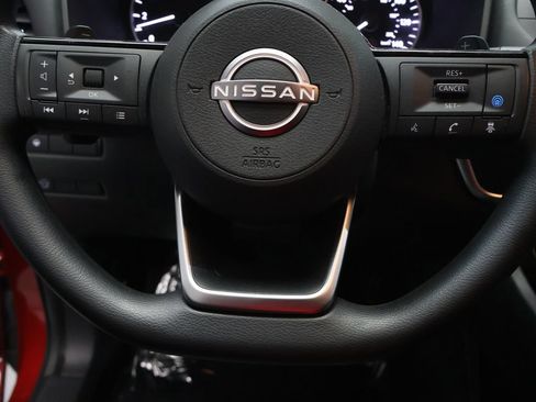 Used 2023 Nissan Rogue SV AWD/4WD image 18