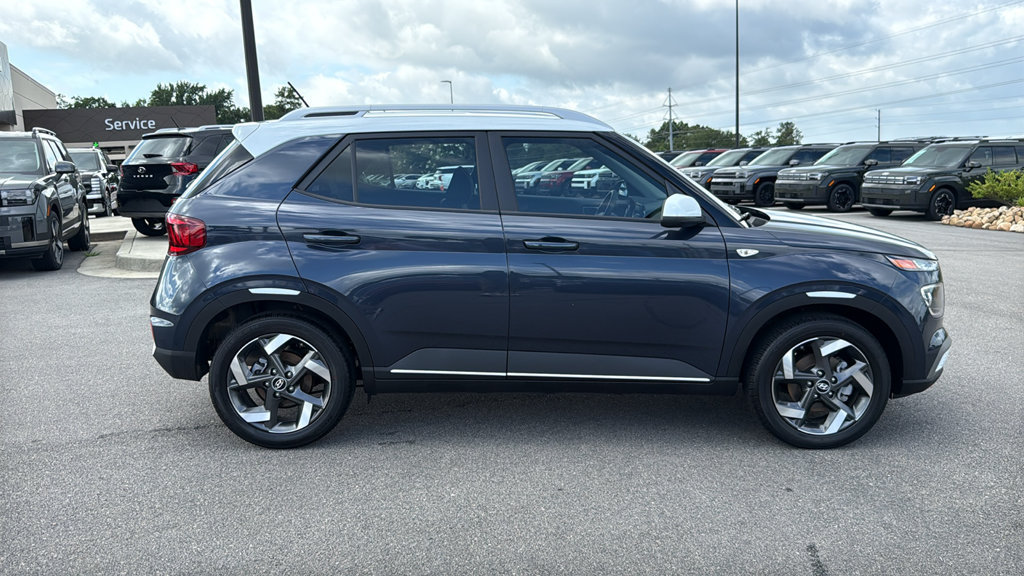 Used 2026 Hyundai Venue SEL FWD image 8