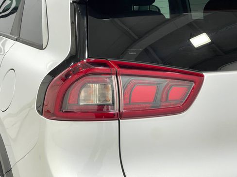 Used 2019 Kia Niro LX FWD image 32