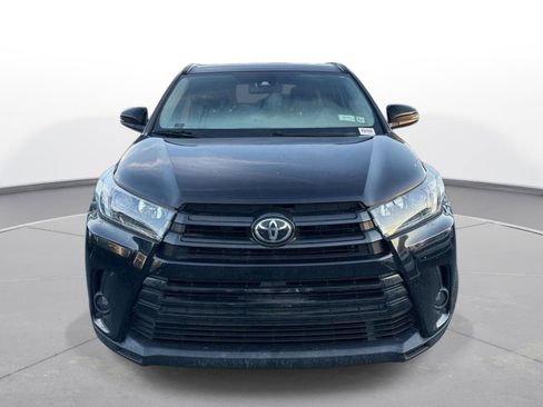 Used 2019 Toyota Highlander SE image 3