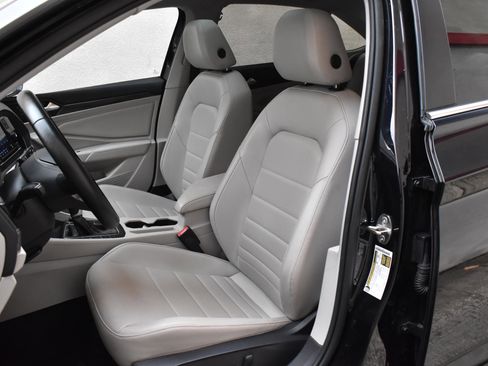 Used 2022 Volkswagen Jetta SE image 22