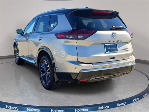 Used 2024 Nissan Rogue Platinum image 8