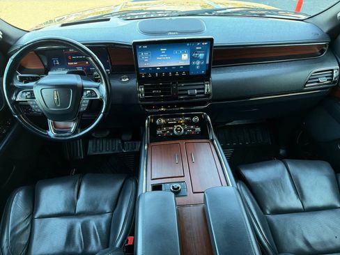 Used 2022 Lincoln Navigator L Reserve image 4