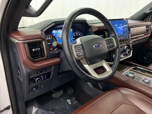 Used 2024 Ford Expedition Limited AWD/4WD image 2