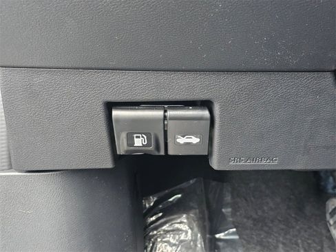 New 2025 Nissan Versa SV w/ Trunk Package image 31