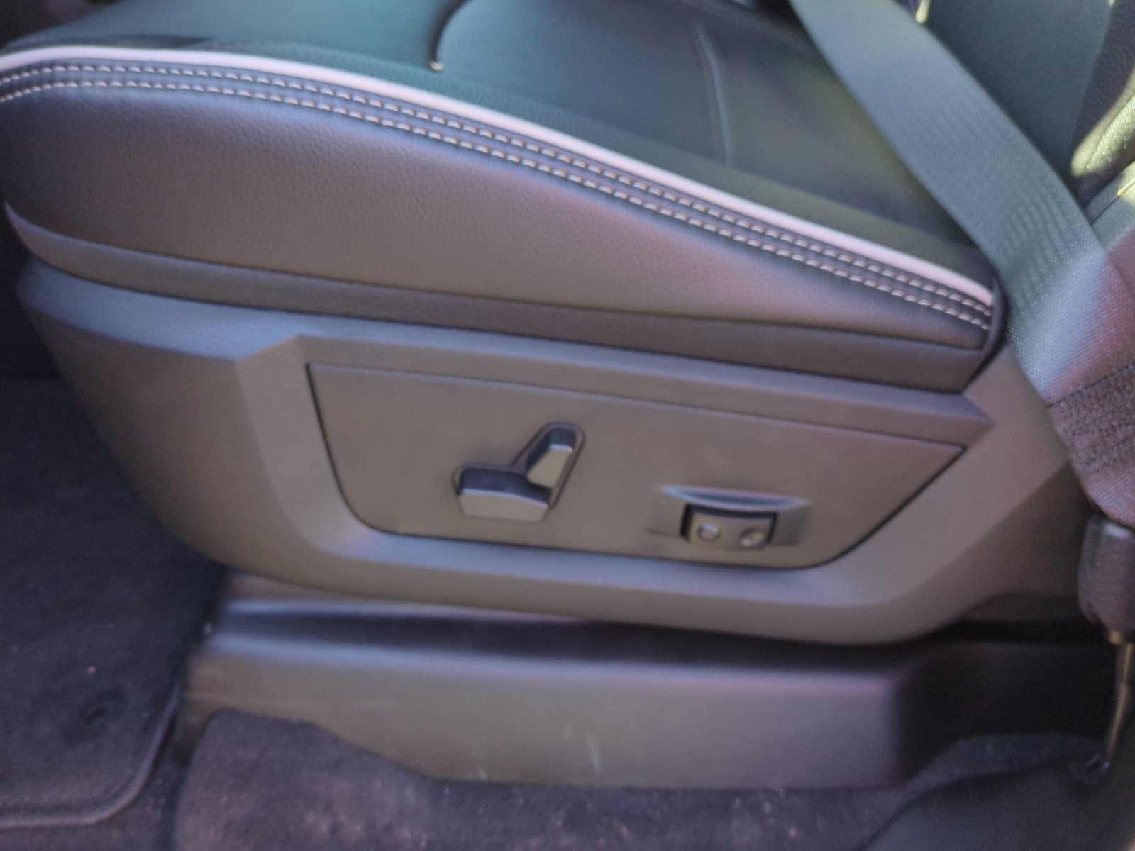 New 2026 RAM 2500 Laramie w/ Sport Appearance Package AWD/4WD image 14