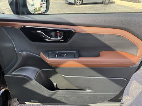 Used 2025 Subaru Forester Touring image 28