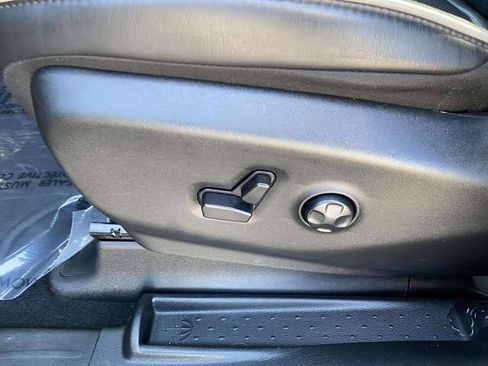 Used 2025 Chrysler Pacifica Limited FWD image 14