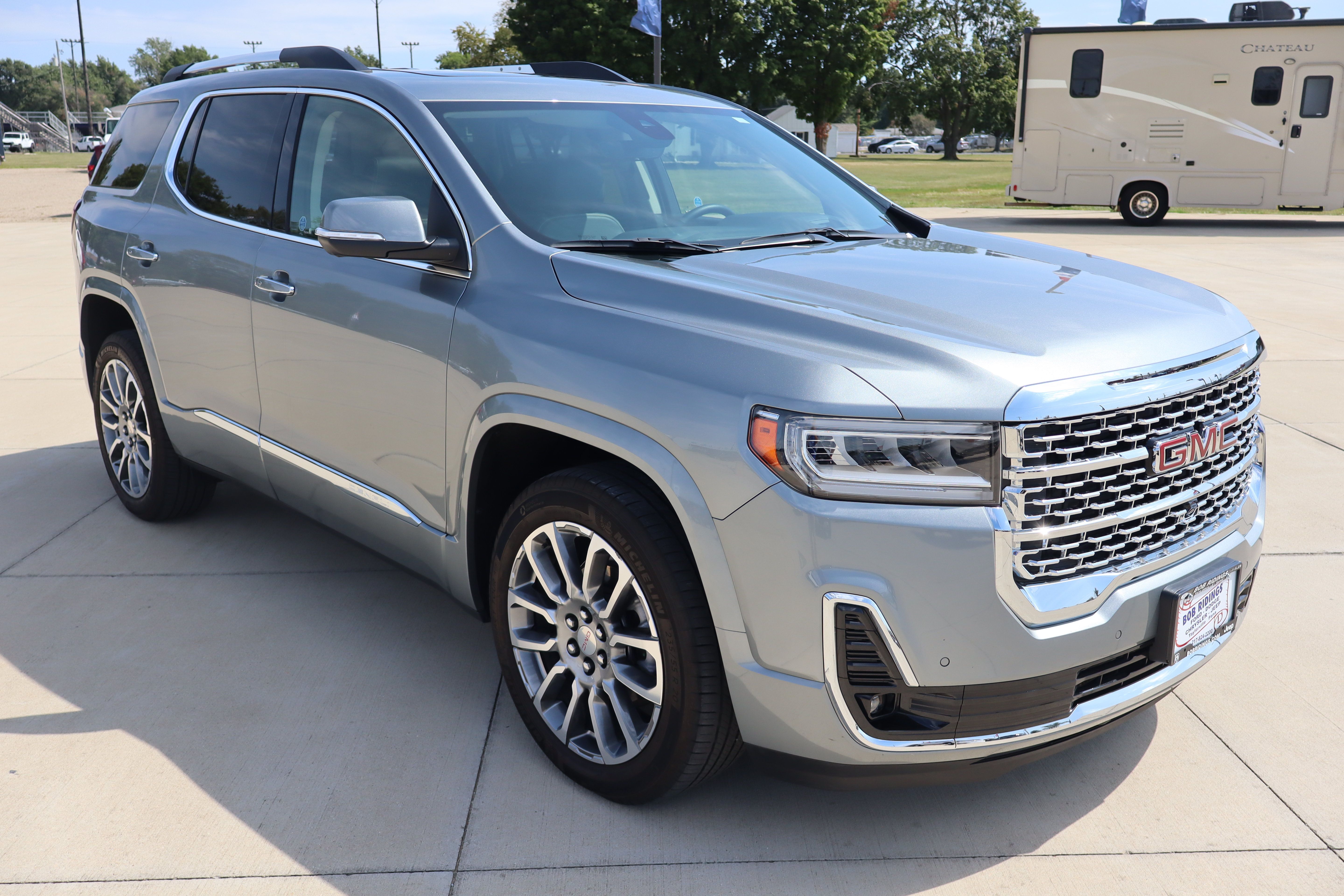 Used 2023 GMC Acadia Denali w/ Denali Ultimate Package AWD/4WD image 3