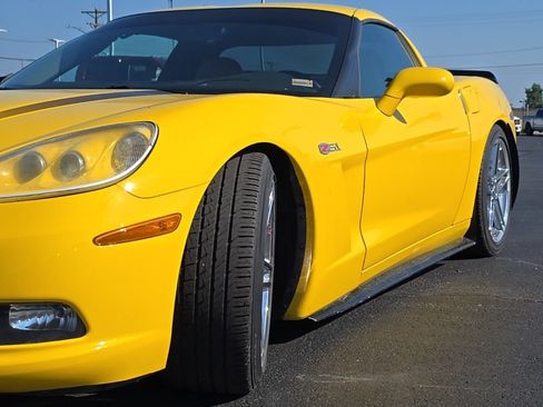 Used 2005 Chevrolet Corvette Coupe w/ Preferred Equipment Group RWD image 45