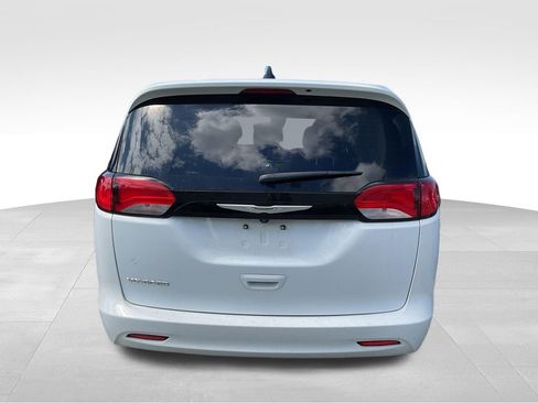 Used 2023 Chrysler Voyager LX FWD image 8