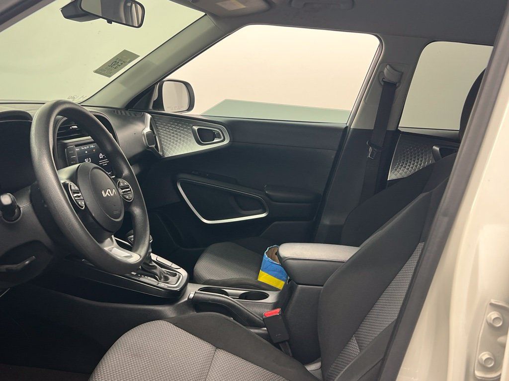 Used 2024 Kia Soul LX FWD image 9