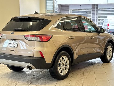 Certified 2020 Ford Escape SE image 4