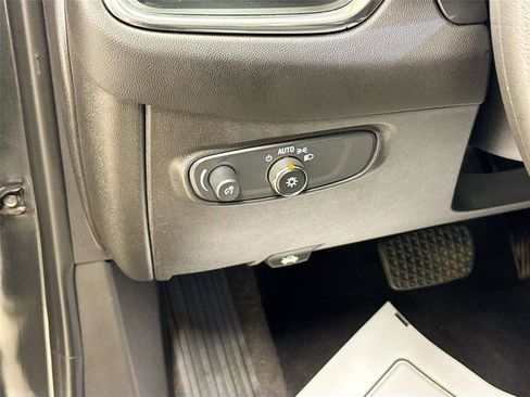 Used 2020 Chevrolet Equinox LS FWD image 10